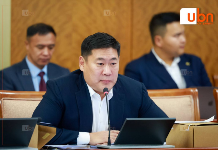 ТЭМДЭГЛЭЛ: Л.Оюун-Эрдэнэ “МОХ удирдаж байсан нөхдүүд Тавантолгойг удирдана гэж юу байдаг юм. Тэнд байгаа бүх хүмүүсийг цавчаад, далчигнаж томроод байвал хандыг нь няц дар“