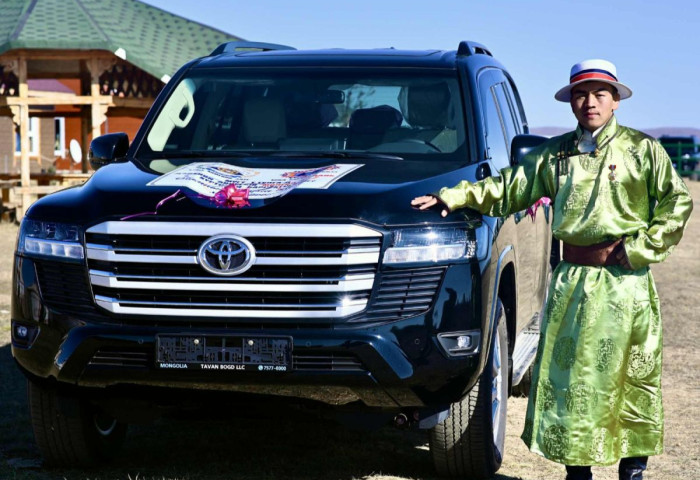 МУГТ Т.Тулгын ДАШТ-ий мөнгөн медалийг “Ланд-300” авто машинаар мялаажээ