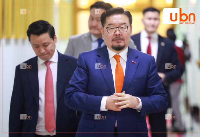 ЧУУЛГАН: Ерөнхий сайдыг огцруулах асуудлыг пүрэв гарагт эцэслэхээр товложээ