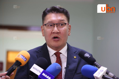 Б.Жавхлан: Төсвөө баталж чадахгүй бол төрийн албан хаагчид хөдөлмөрийн хөлсний доод хэмжээгээр цалинжина