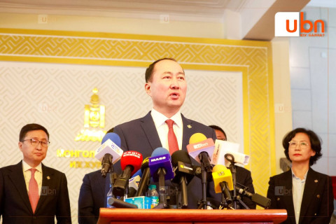М.Бадамсүрэн: Ерөнхий сайдын асуудлыг нэг оруулж ирээд, нэг гаргаж шидээд Төрийн ажил тоглоом боллоо