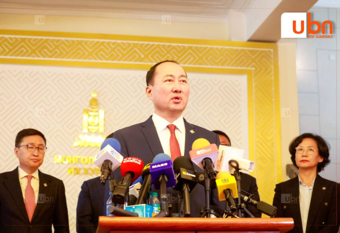 М.Бадамсүрэн: Ерөнхий сайдын асуудлыг нэг оруулж ирээд, нэг гаргаж шидээд Төрийн ажил тоглоом боллоо