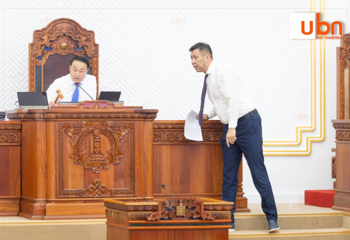 УИХ-ын дарга Д.Амарбаясгалан УИХ-ын гишүүн Б.Энхбаярыг нэр төр гутаасан асуудлаар шүүхэд өгчээ