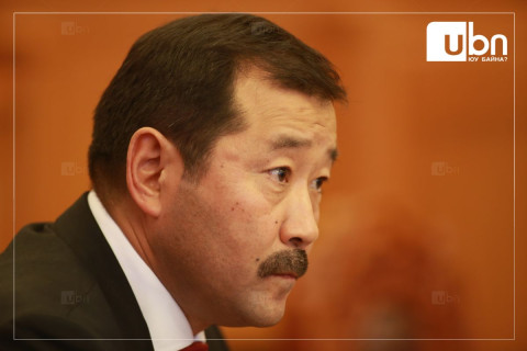 УИХ дахь МАН-ын бүлгийн дарга Ж.Бат-Эрдэнийг бүлгийн ээлжит бус хурлаас үүрэгт ажлаас нь чөлөөллөө