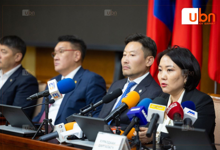 ШУУД: Багш, эмч нарын цалин, тэтгэврийн асуудлыг УИХ дахь МАН-ын бүлэг хэлэлцсэн талаараа мэдээлэл хийж байна