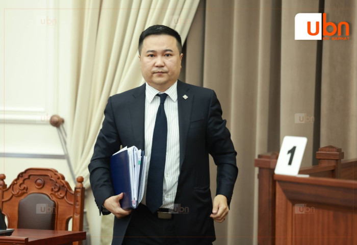 “Улсаа хорлох гэж байгаа юм шиг мэдсэн, мэдээгүй баахан худлаа зүйл ярьдаг хүнийг монгол төрийн түшээ мөн гэж итгэхэд хэцүү“