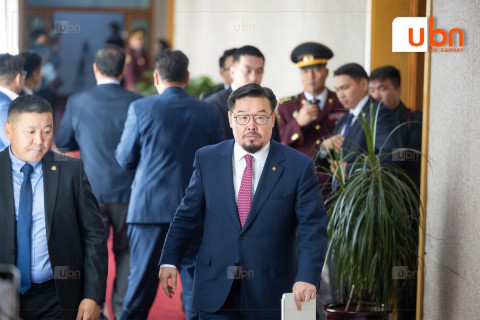 Ерөнхий сайдыг огцруулах асуудлыг өнөөдөр ТББХ-ны хуралдаанаар үргэлжлүүлэн ХЭЛЭЛЦЭНЭ