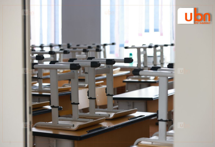 ФОТО: Багш нар ажил хаяж, хүүхдүүд гэртээ, анги танхимууд ХООСОН байна