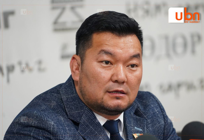 НИТХ-ын төлөөлөгч Б.Эрдэнэсүхийн хүчирхийлэлд 22 жил өртсөн гэж шүгэл үлээсэн эхнэрийг нь ХАМГААЛАЛТАД АВЧЭЭ