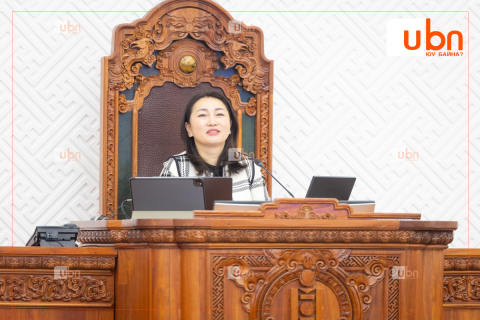 ЧУУЛГАН: Танхимдаа орж ирэхгүй байгаа гишүүдийг УИХ-ын дэд дарга Х.Булгантуяа тойргоор нь зарлан дуудаж байна