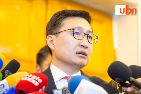 Б.Заяабал: П.Сайнзориг гишүүнтэй зүгээр л маргалдсан асуудал болсон. Гар хүрсэн зүйл байхгүй