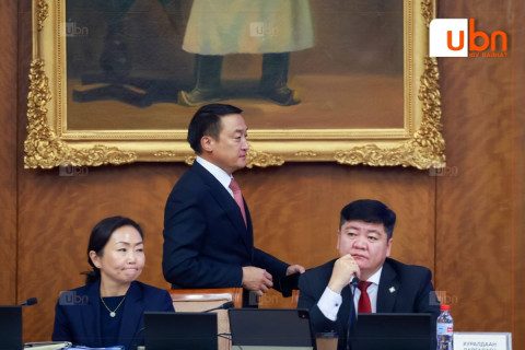 ШУУД: УИХ-ын дарга Д.Амарбаясгалангийн чөлөөлөгдөх хүсэлтийг ТББХ хэлэлцэж байна