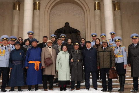 Цэргийн сэтгүүлчид ахмадууддаа хүлээн авч хүндэтгэл үзүүллээ