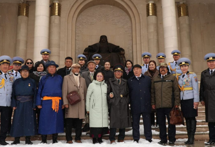 Цэргийн сэтгүүлчид ахмадууддаа хүлээн авч хүндэтгэл үзүүллээ