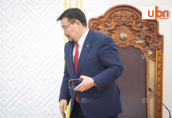 ТАНИЛЦ: Ерөнхий сайдыг огцруулахыг УИХ-ын 126 гишүүний 71 ДЭМЖИЖ, 40 нь ДЭМЖЭЭГҮЙ бол 15 гишүүн саналаа өгөөгүй буюу ЧУУЛГАНД ОРОЛЦООГҮЙ