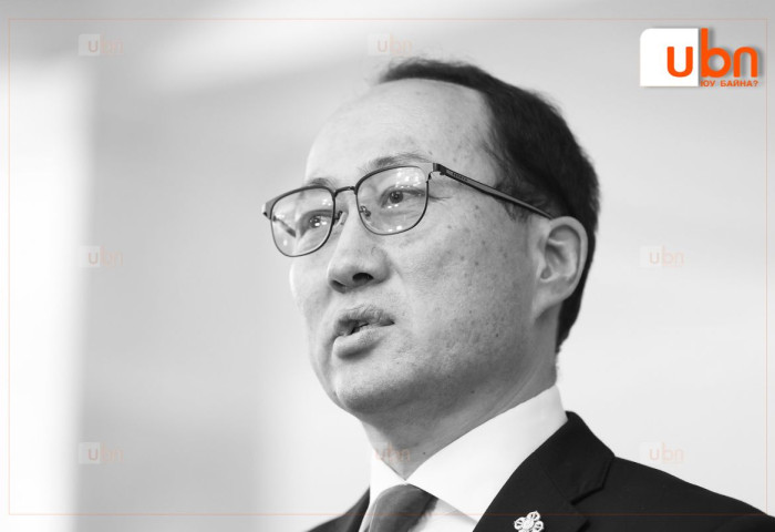 М.Бадамсүрэн: Ж.Бат-Эрдэнэ дарга олонхын саналыг хүндэтгээд бүлгийн даргаа өгнө гэж найдаж байна. Хууль, дүрэм байсаар байхад “Ойлголцъё“ гэж байгаа нь тийм ч оновчтой зүйл биш