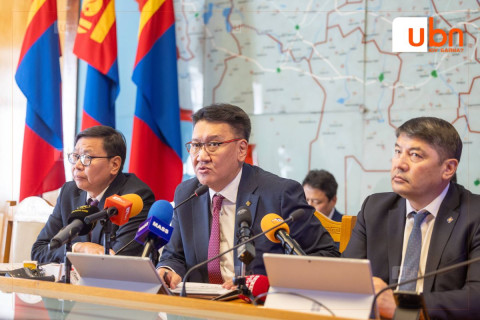 ШУУД: Сайд нар ажил хаяж буй багш нарын төлөөлөлтэй уулзаж байна