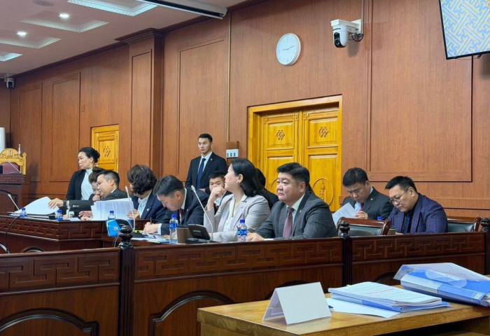 УИХ-ын дэд дарга Х.Булгантуяа ҮХЦ-ийн гишүүн О.Мөнхсайханаас татгалзах санал гаргаснаар ҮХЦ хүсэлтийг хэлэлцэхээр түр завсарлалаа
