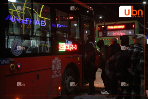 Төлбөрөө төлөөгүй зорчигч автобусны жолоочтой хэрэлдэж, цүнхээрээ цохисныхоо дараа жолоочид гомдол гаргажээ