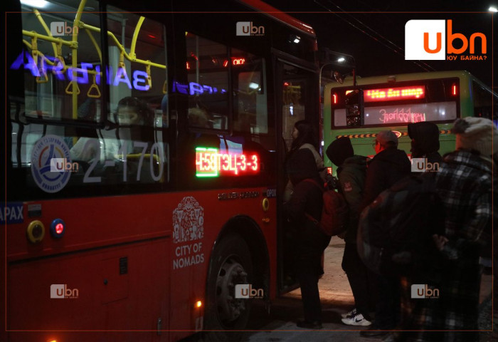 Төлбөрөө төлөөгүй зорчигч автобусны жолоочтой хэрэлдэж, цүнхээрээ цохисныхоо дараа жолоочид гомдол гаргажээ