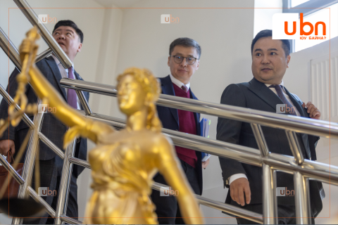 ҮХЦ-ийн Их суудлын хуралдаанд УИХ-ын ЕНБД Б.Баасандорж гэрчээр оролцон, талуудын асуултад хариуллаа