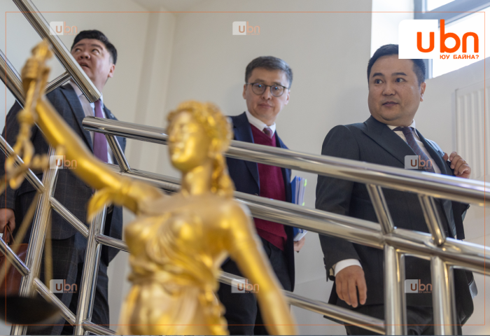 ҮХЦ-ийн Их суудлын хуралдаанд УИХ-ын ЕНБД Б.Баасандорж гэрчээр оролцон, талуудын асуултад хариуллаа