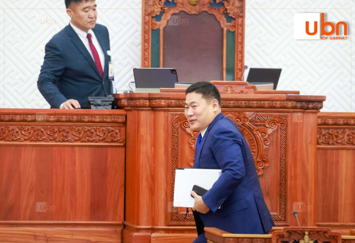 ЧУУЛГАН: Л.Оюун-Эрдэнэ тэргүүтэй 33 гишүүний өргөн мэдүүлсэн Ухаа худагийн асуудлаар Хянан шалгах түр хороо байгуулах асуудлыг хэлэлцэнэ