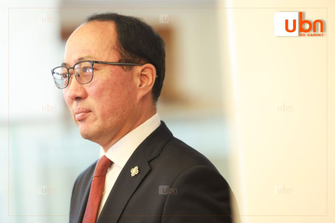 ШУУД: М.Бадамсүрэн нарын гишүүд УИХ-ын Дэгийн тухай хуулийн нэмэлт өөрчлөлтийн төслийг танилцуулж байна