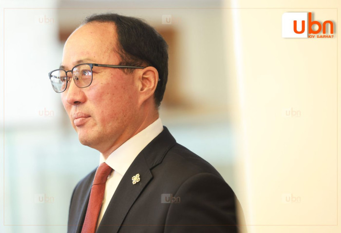 ШУУД: М.Бадамсүрэн нарын гишүүд УИХ-ын Дэгийн тухай хуулийн нэмэлт өөрчлөлтийн төслийг танилцуулж байна