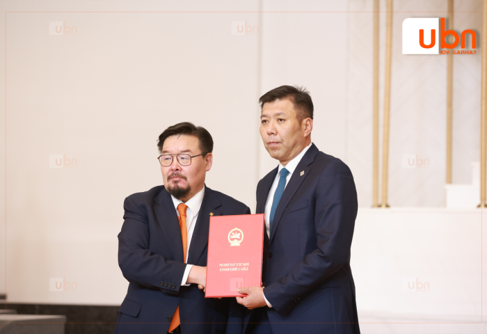 Хууль зүй, дотоод хэргийн сайдаар УИХ-ын гишүүн Б.Энхбаярыг томилсон захирамжийг Ерөнхий сайд Г.Занданшатар танилцуулж, батламжиллаа