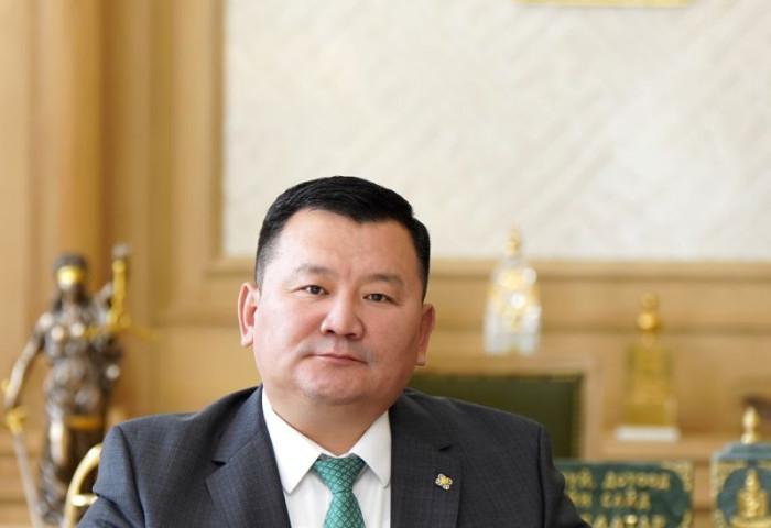 Л.Мөнхбаатар: ХЗДХ-ийн сайдын өндөр хариуцлагатай албыг  хашиж, үүрэгт ажлаа хүлээлгэн өглөө