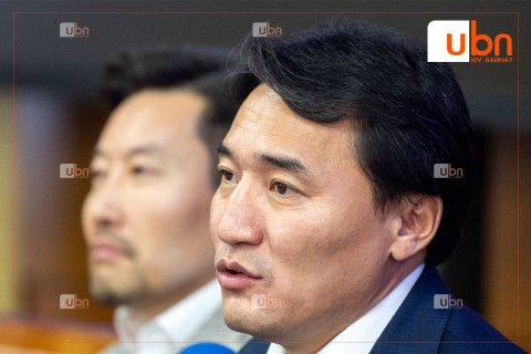 “Өдрийн цагаар том оврын чиргүүлтэй машинууд явж, ШТС-уудыг цэнэглэж байгаа учраас түгжрэлтэй замд аль болох хол явахыг хичээгээрэй“