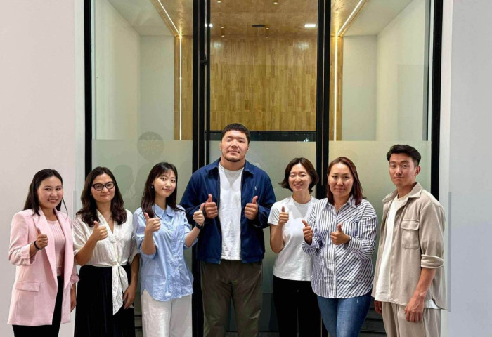 Physical Asia шоуны сэлгээний тамирчнаар улсын заан М.Лхагвагэрэл, циркийн уран нугарагч О.Цэцэглэн нар оролцжээ