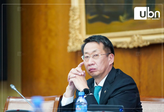 “Багшийн дундаж цалинг 3 сая төгрөг гэж буруу зарласан үйлдэлдээ П.Наранбаяр сайд уучлал гуйх ёстой. Авдаггүй цалинг нь зарлахаар хүн бухимдана биз дээ“