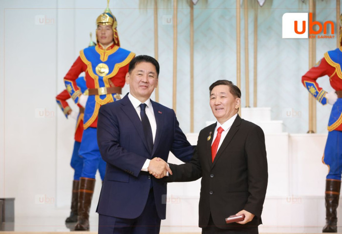 Дуу оруулагч, жүжигчин Ө.Наранбаатар МУГЖ цолоор энгэрээ мялаалаа