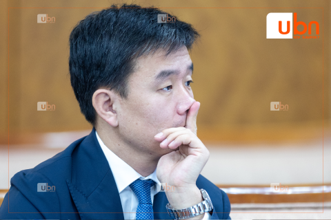 Д.Цогтбаатар: Төрийн алба хаагчид нь ажил хаялтын үед хүүхдээ яах вэ гэж байхад дарга нар эхнэр, хүүхдээ дуртай газар руу нь төрийн мөнгөөр зөөж байна