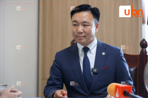 Б.Түвшин: Танил хүн маань уулзаад “Та “1XBet”-тэй холбогдож байсан учраас үүнийг сэвж, нэвтрүүлэг хийнэ. Та 300 мянган ам.доллар өг” гэж хэлсэн нь үнэн