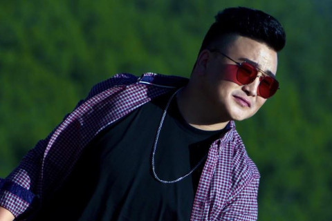 Дуучин Э.Хосбаярын шинэ уран бүтээл “Найзууд үлдэнэ”