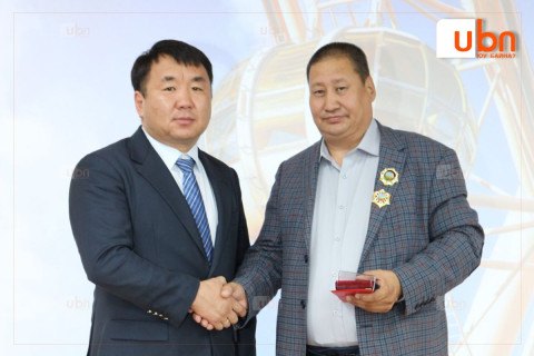 ФОТО: УСУГ-ын 42 ажилтан төрийн одон медалиар, 192 ажилтан яамдын шагналаар, 2 ажилан байгууллагын шагналаар ШАГНУУЛЛАА