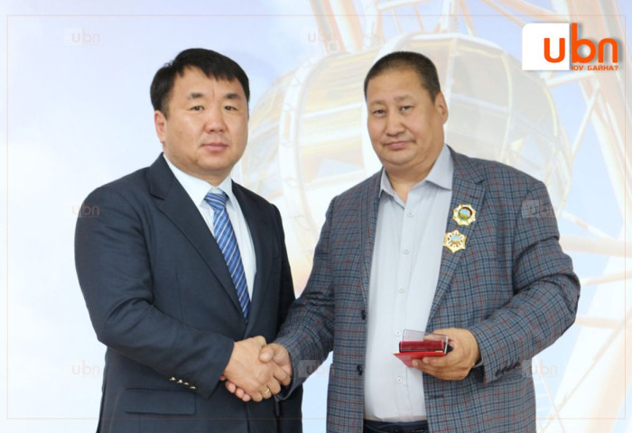 ФОТО: УСУГ-ын 42 ажилтан төрийн одон медалиар, 192 ажилтан яамдын шагналаар, 2 ажилан байгууллагын шагналаар ШАГНУУЛЛАА