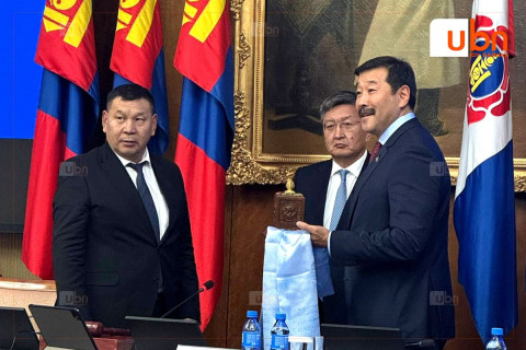 УИХ дахь МАН-ын бүлгийн даргаар Ж.Батжаргалыг жинхэлж, тамга тэмдгийг нь гардуулан өглөө