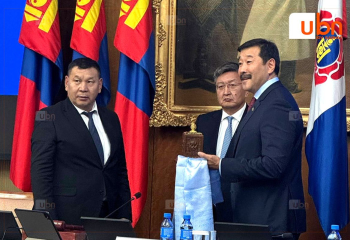 УИХ дахь МАН-ын бүлгийн даргаар Ж.Батжаргалыг жинхэлж, тамга тэмдгийг нь гардуулан өглөө