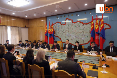 Оюутолгой төслийн хувь нийлүүлэгчдийн зээлийн хүүг хэлэлцэх ээлжит долоон жилийн хугацааг үл харгалзан хэлэлцээрийг үргэлжлүүлэхээр боллоо