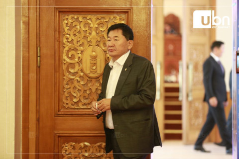 Б.Дэлгэрсайхан: Ний нуугүй хэлэхэд, улсын төсөв хүнд байна. Ирэх жил шинээр зам тавихгүй