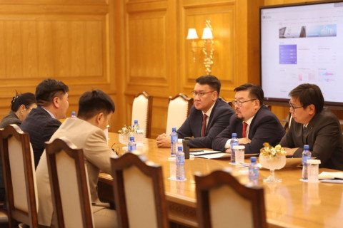 Ерөнхий сайд Г.Занданшатар, Боловсролын сайд П.Наранбаяр, Сангийн сайд Б.Жавхлан нар багш нарын төлөөллийг хүлээн авч уулзлаа