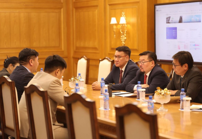 Ерөнхий сайд Г.Занданшатар, Боловсролын сайд П.Наранбаяр, Сангийн сайд Б.Жавхлан нар багш нарын төлөөллийг хүлээн авч уулзлаа