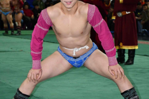 Р.Омар өсвөрийн аварга шалгаруулах барилдааны 16 насны ангилалд түрүүллээ