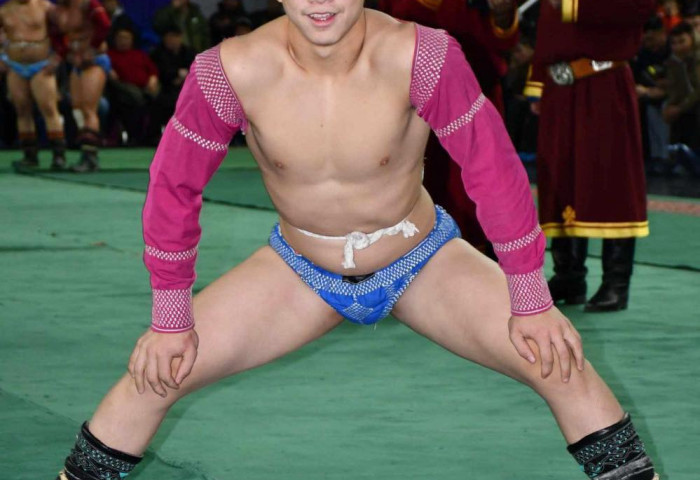 Р.Омар өсвөрийн аварга шалгаруулах барилдааны 16 насны ангилалд түрүүллээ