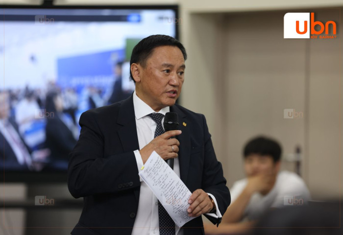 Ж.Чинбүрэн: Мөнгөгүй байгаа нөхцөлд хоосон халаасны хаанаас нь мөнгө гаргаж, цалин нэмэх вэ дээ