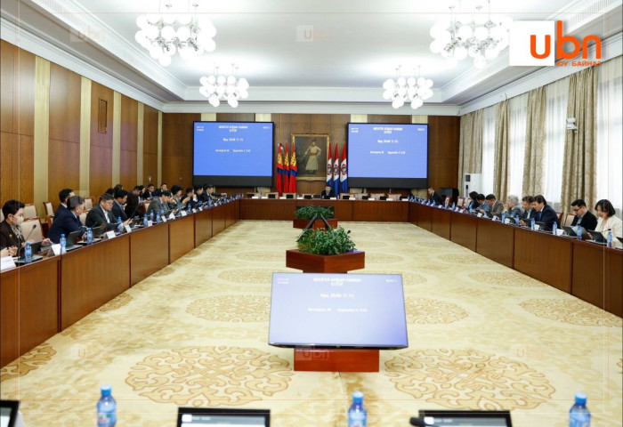 ШУУД: МАН-ын бүлэг багш, эмч нарын цалин, тэтгэврийн асуудлыг хэлэлцжээ